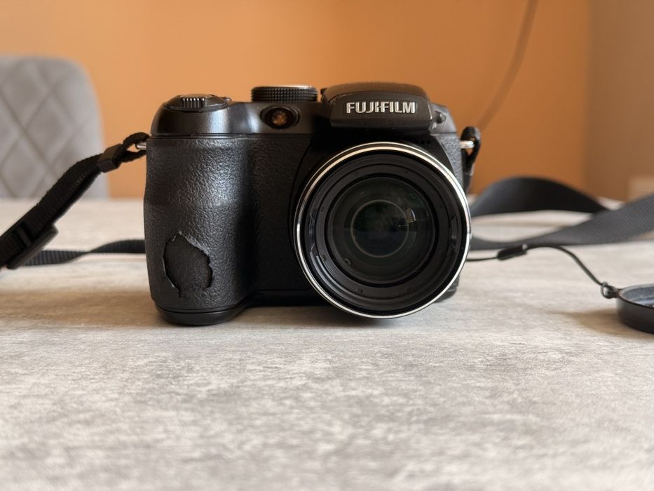 Дигитален фотоапарат Fujifilm FinePix с 12х Оптичен Зуум | Тестван + Карта памет