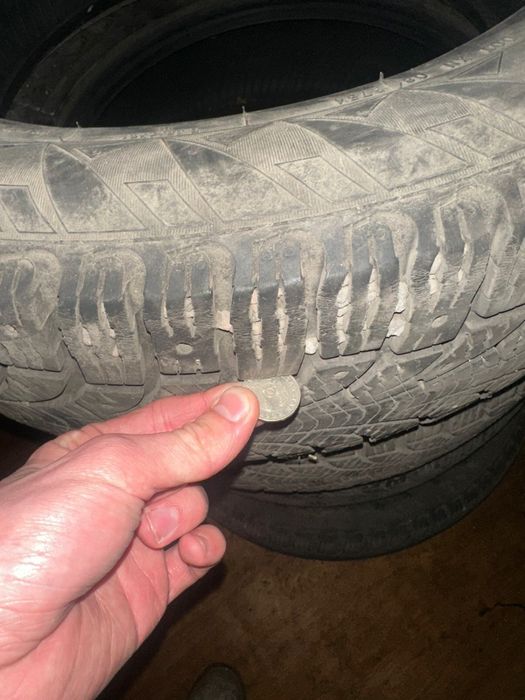 Продам 2 комплекта резины 235/55/19r