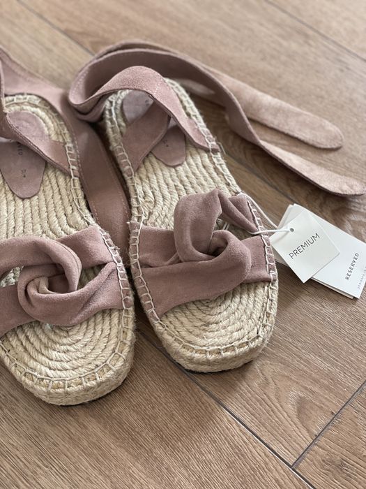 Sandale reserved pentru dama de culoare roz plamaniu