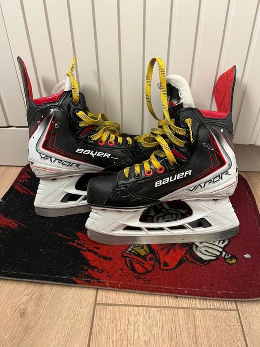 Продам  коньки проф