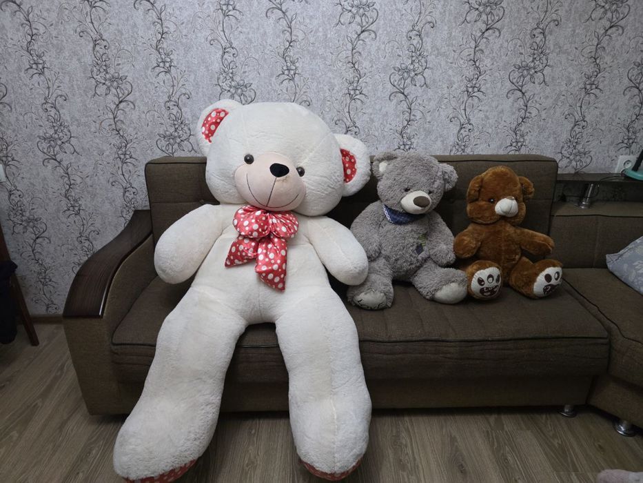 Пррдаются мягкие игрушки мишки