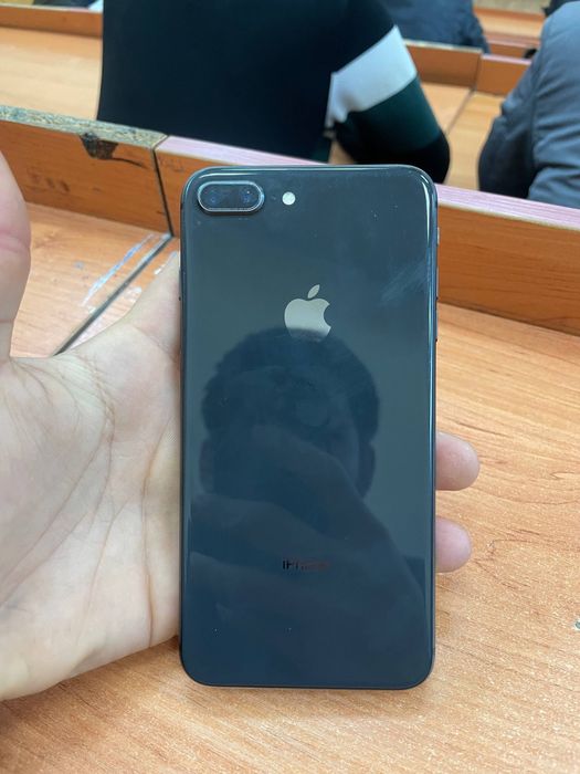Iphone 8 plus sotiladi 64tali obmen bor iphonega