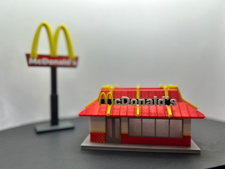 Diorama Mc Donald’s cu totem 1:64
