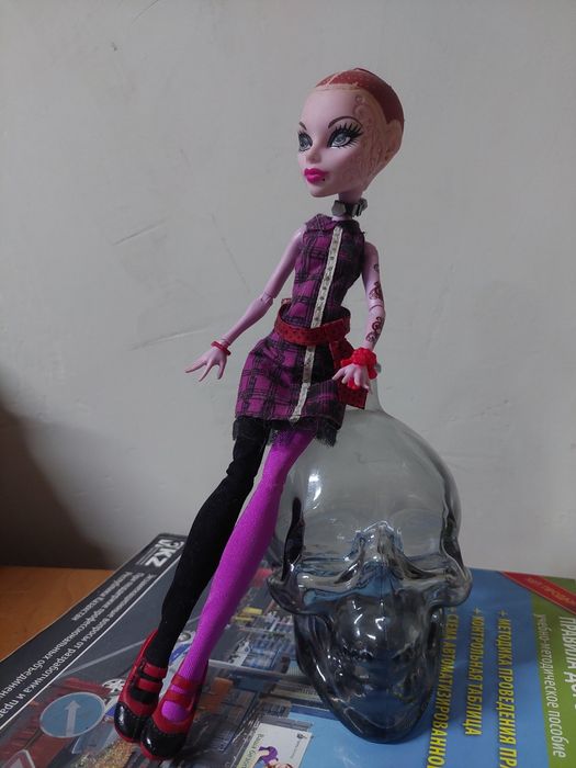 Кукла монстер хай