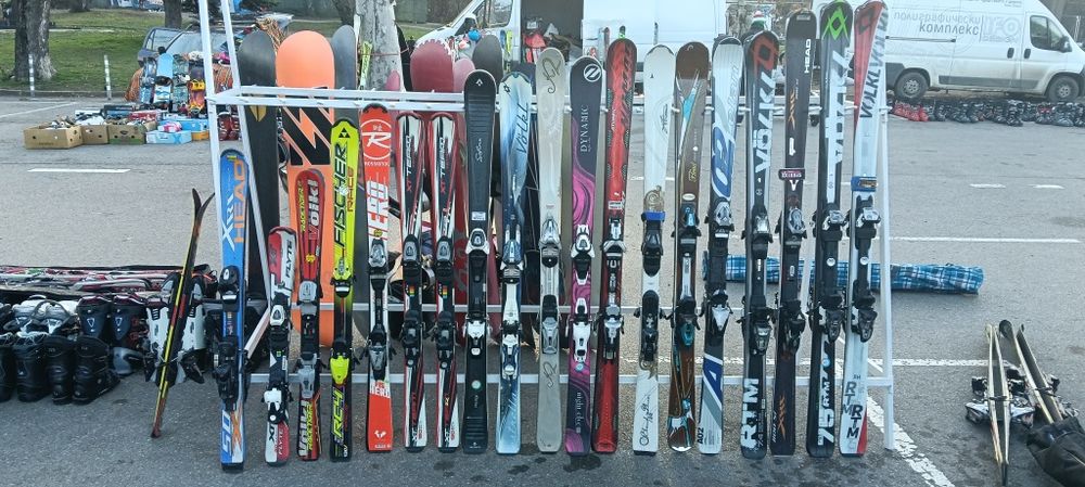 Продавам сноубордове,обувки, ски, калъфи  от Швейцария