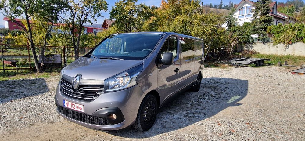 Renault Trafic III 5-6 locuri si marfa AC 2015 rate prin TBI