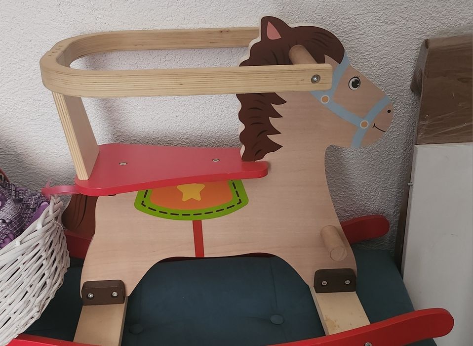 Дървено конче за деца до 3г