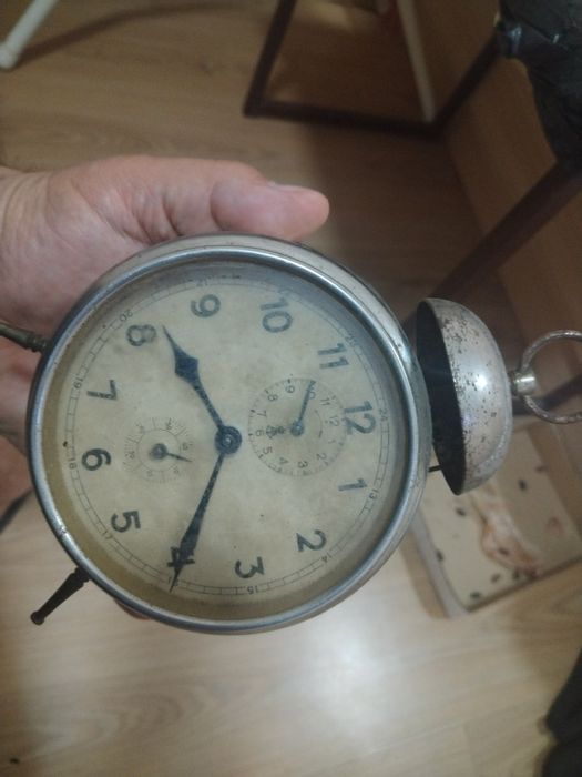 Стар настолен будилник