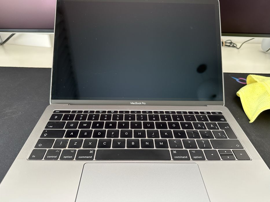 Macbook pro 13 inch 256gb