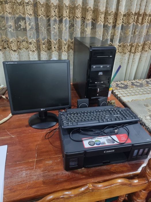 Kompyuter + 3v1 printer + svetnoy printer komplekt sotiladi.