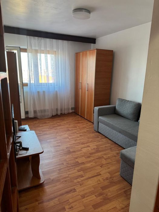 Închiriez garsonieră central
