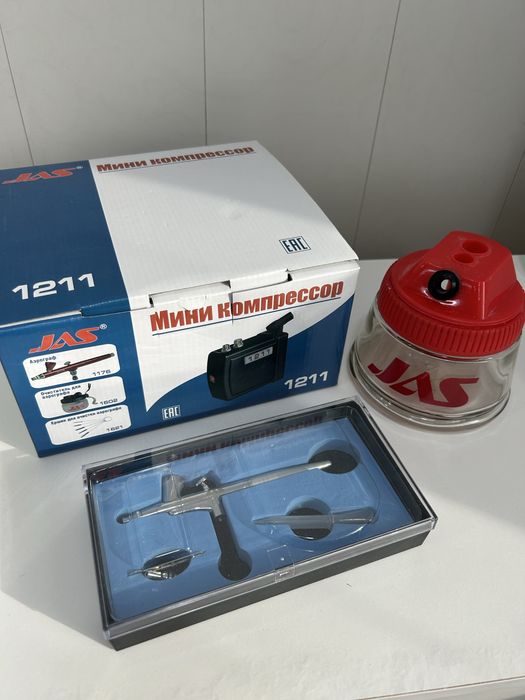 Продам маникюрный стол, стулья