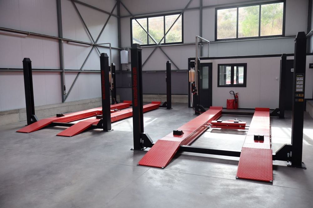 Автосервиз 200 кв.м с 4 подемника – база за бусове + 10 паркоместа