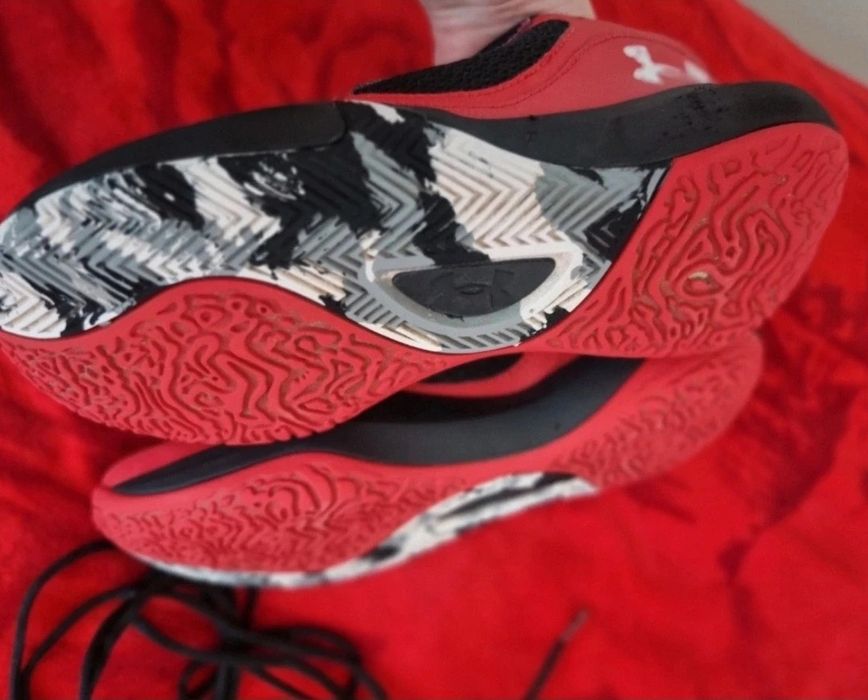 Adidasi under armour