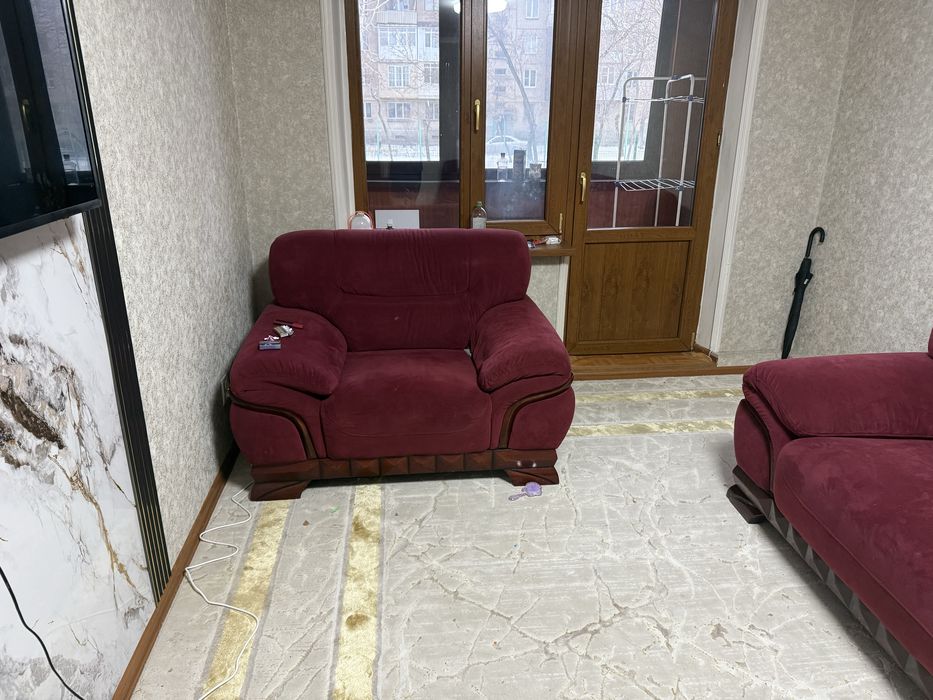 Продам большой диван и 2 кресла