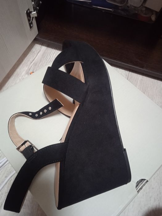 Босоножки женские