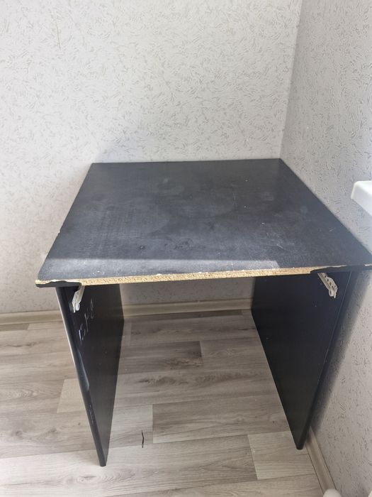 Стол небольшой 60*60