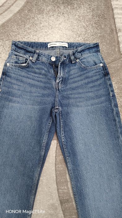 Blugi Bershka mărimea 32