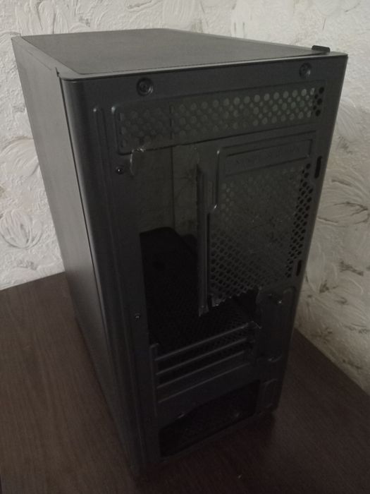 Кейс для компьютера azza 620u