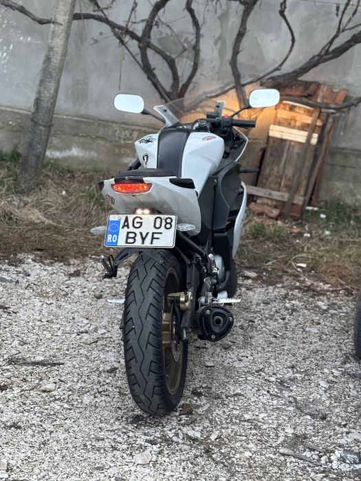 Vand yamaha yzf r125  a1 de la 16 ani