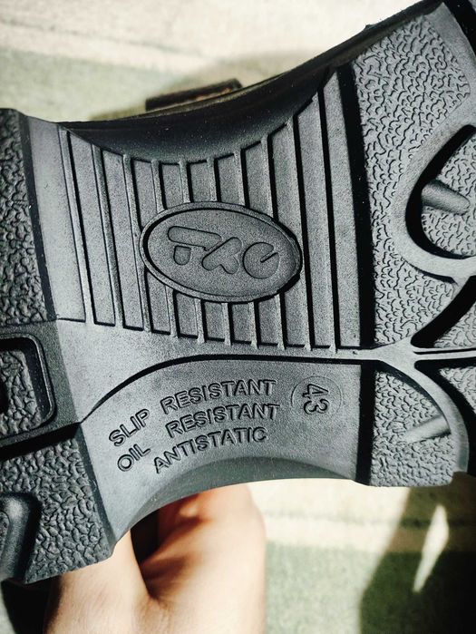 Рабочая обувь с защитной вставкой