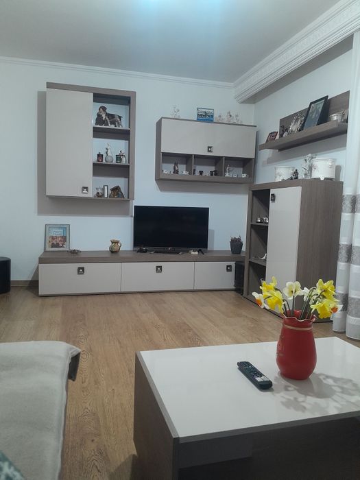 Vand apartament 3 camere,2 balcoane etj 1 vizavi de facult.Brancoveanu