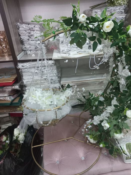 Tuxum va xalva qoyish uchun idish