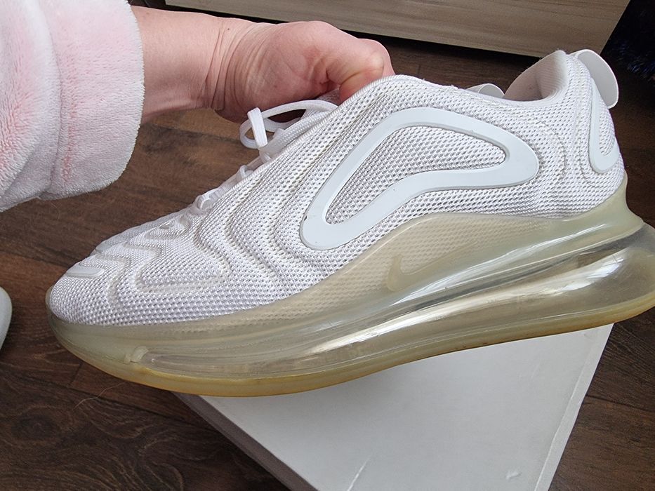 Дамски бели маратонки  Nike Air Max 720