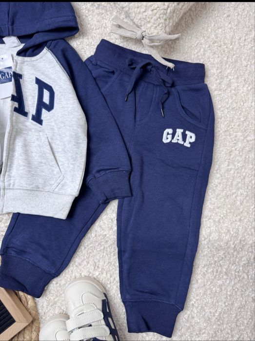 Спрртивный костюм подойдёт как на мальчика так и на девочку