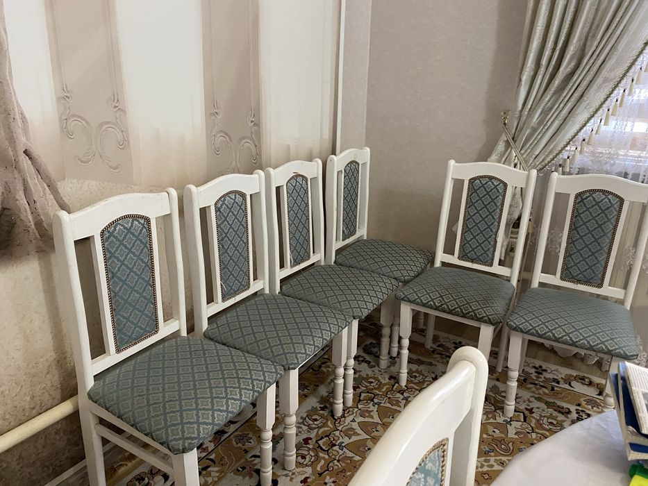 Стол со стульями