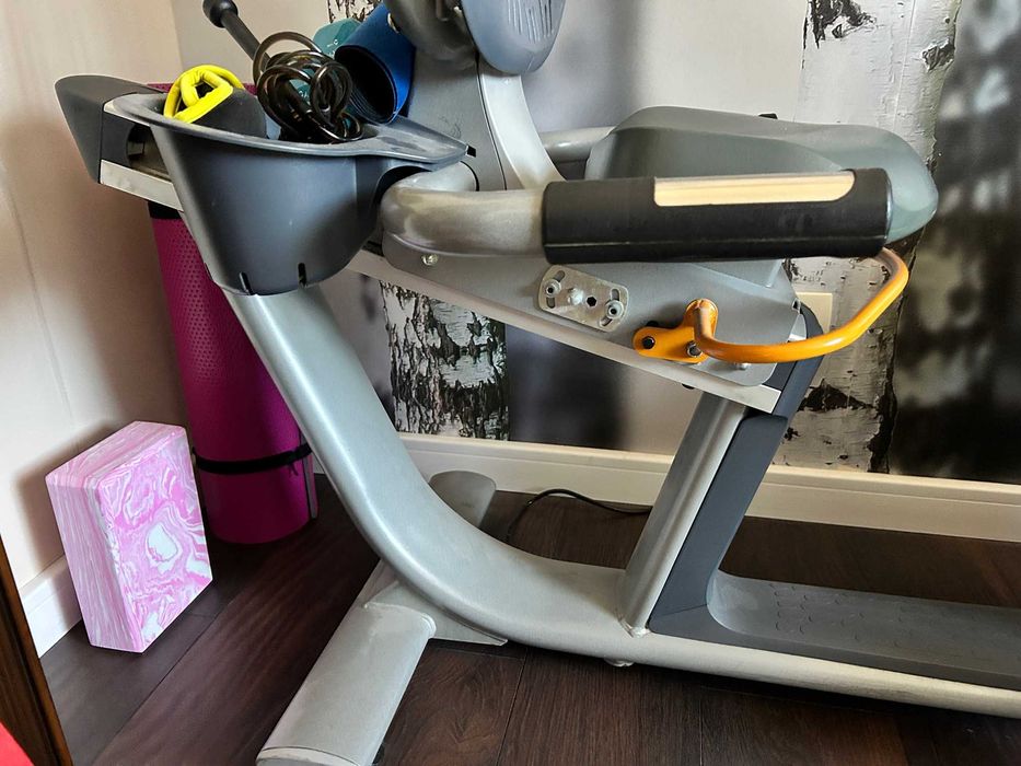 Bicicletă fitness orizontală Precor RBK 885–Profesională, Touchscreen