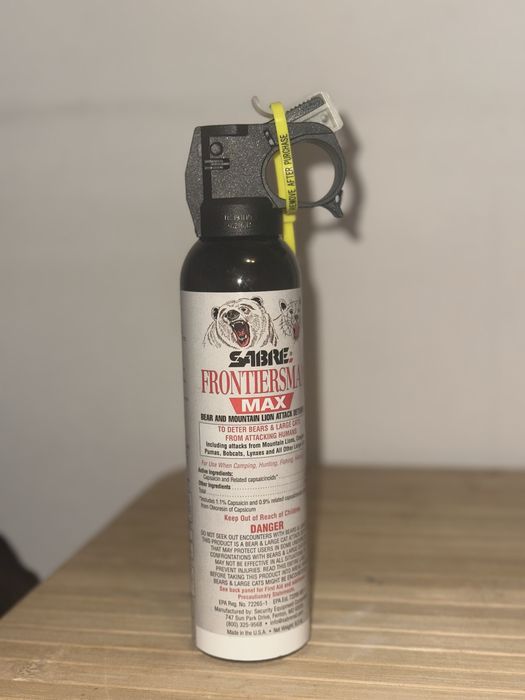 Spray urs SABRE Frontiersman Max 272 ml (9.2 oz)