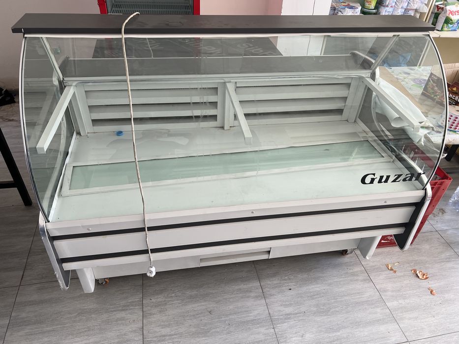 Витрина холодильник