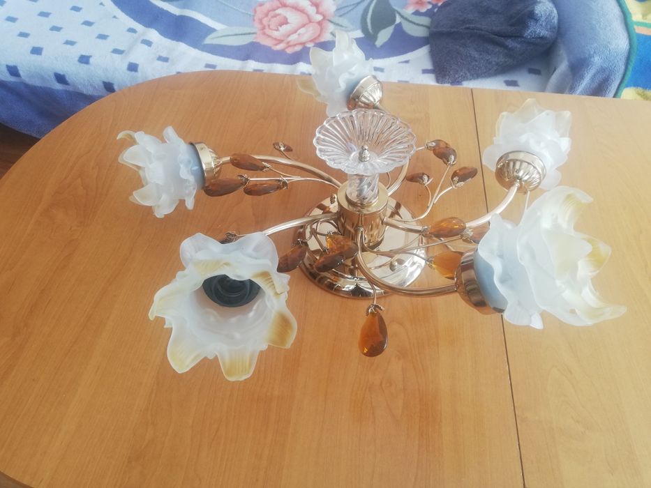 Отдам бесплатно две люстры