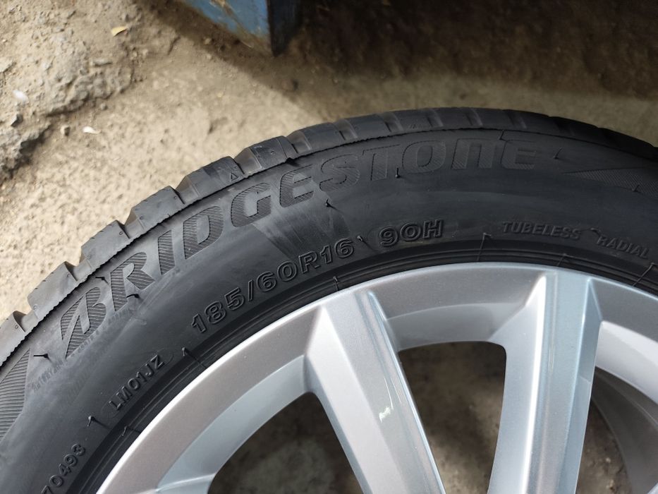 185/60/16" 4бр Bridgestone blizzak lm001,dot0825,5-7mm