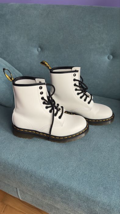 Боти Dr Martens.