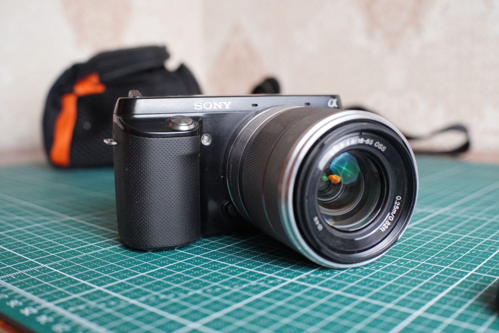 Sony NEX-F3 + объектив Sony 18–55