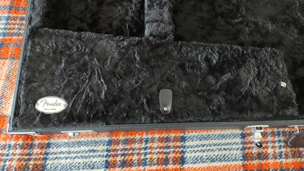 Куфар за електрическа китара Fender Classic Series Strat/Tele