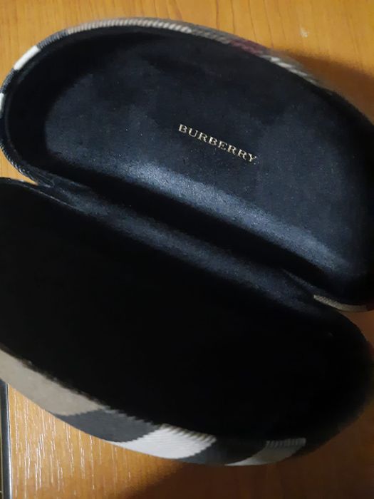 Vând ochelari de soare BURBERRY