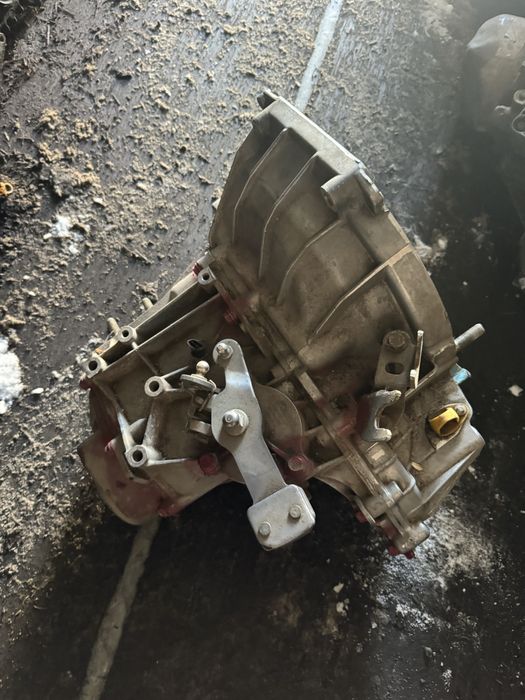 Продам коробку на Ларгус Весту оригенал