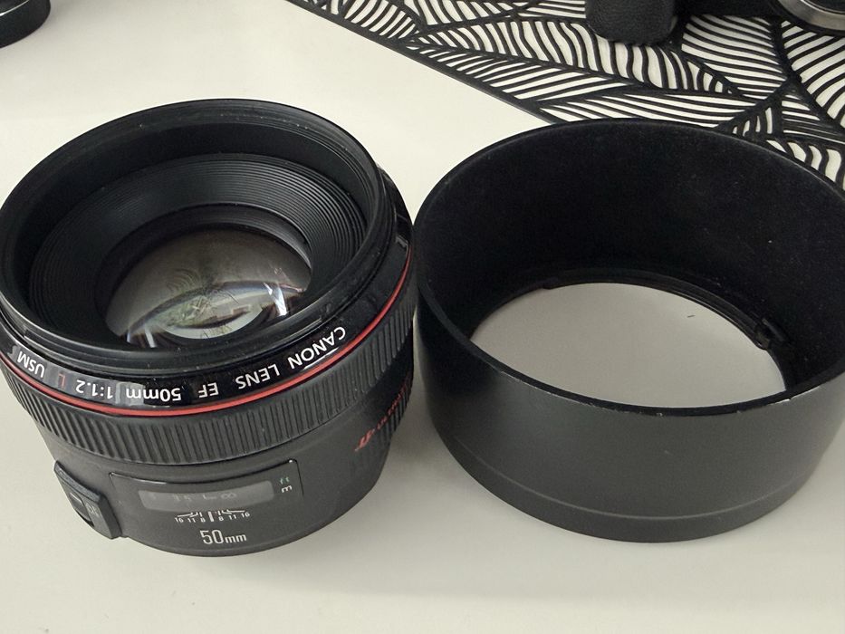 Set foto mirrorles DSLR Canon