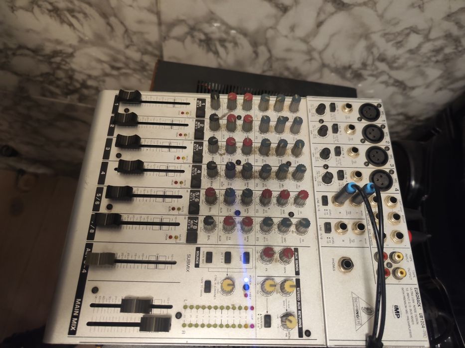 Vand boxa cu statie si cu mixer