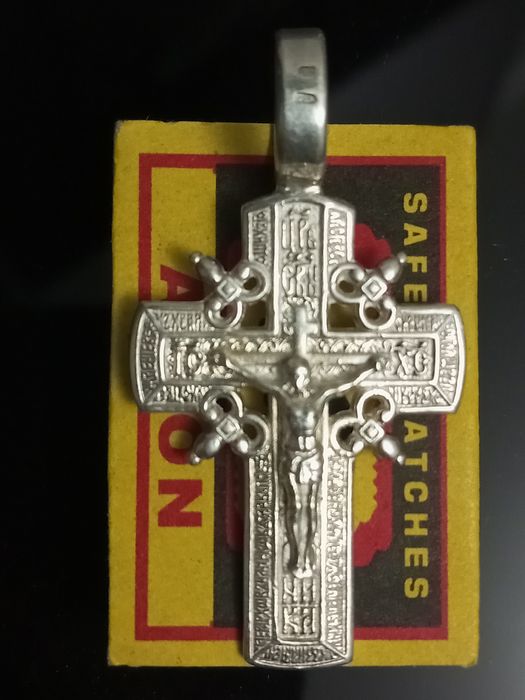 Продам крест, цепь 925 пробы серебро.