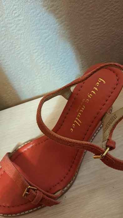 Продам Босоножки размер 36