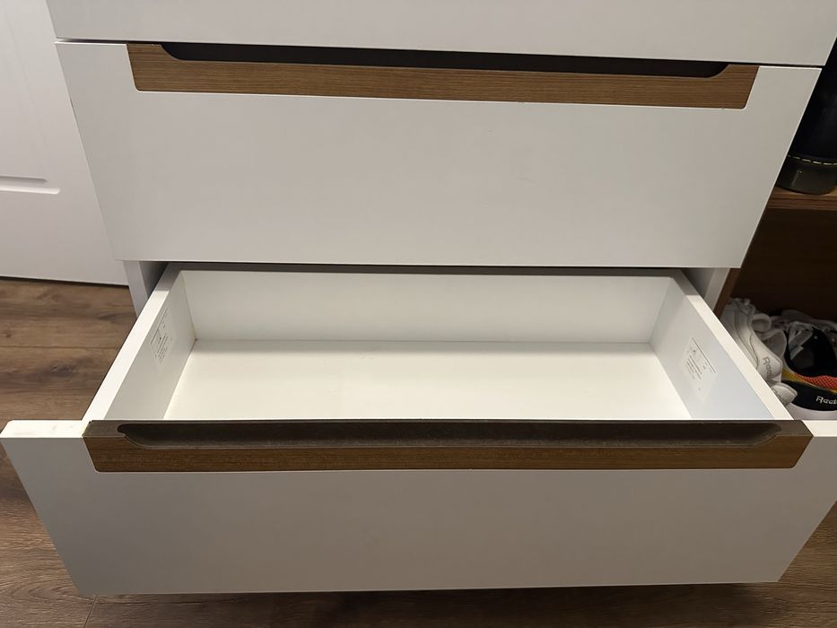 Скрин/шкаф поръчков