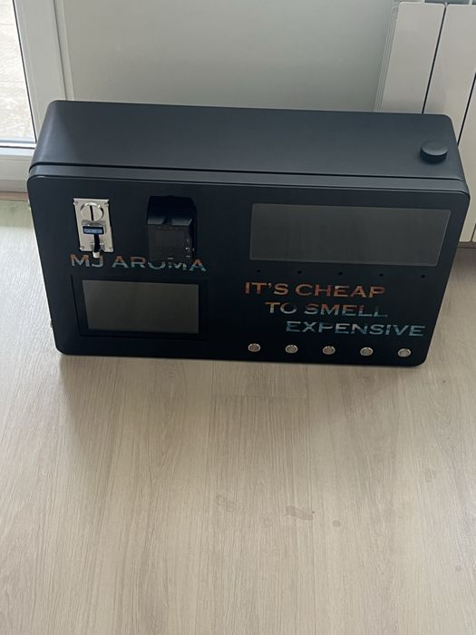 Продавам професионална парфюм машина (Perfume Vending Machine)