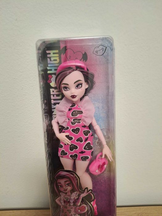 Vand papusa originala Monster High -Draculaura