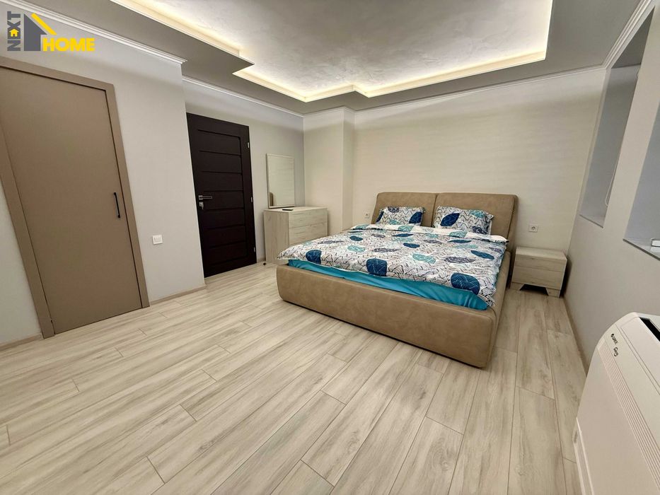 Чисто нов, напълно обзаведен тристаен апартамент с ГАРАЖ!