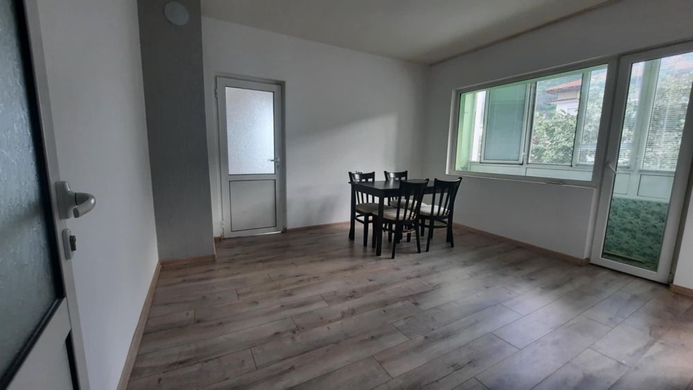 Дава се под наем Двустаен апартамент в Шумен, Херсон - 50 кв.м за 255 € - Снимка #1