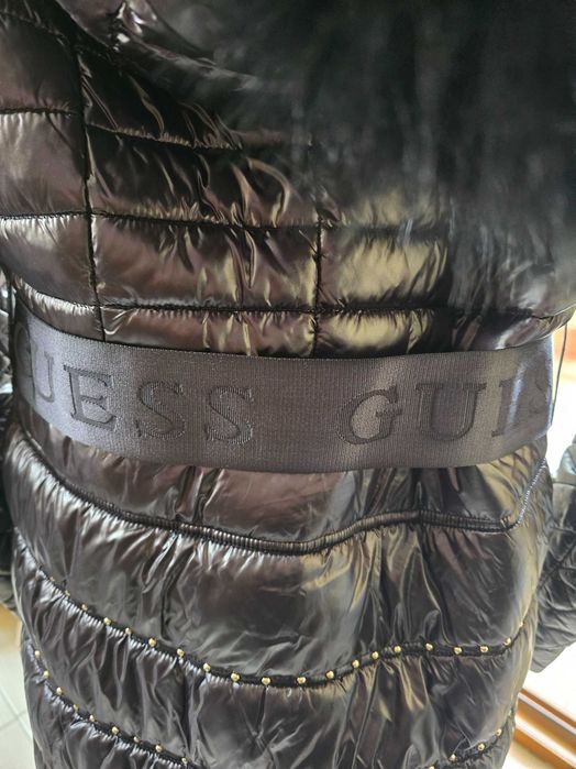 Разкошно яке на GUESS